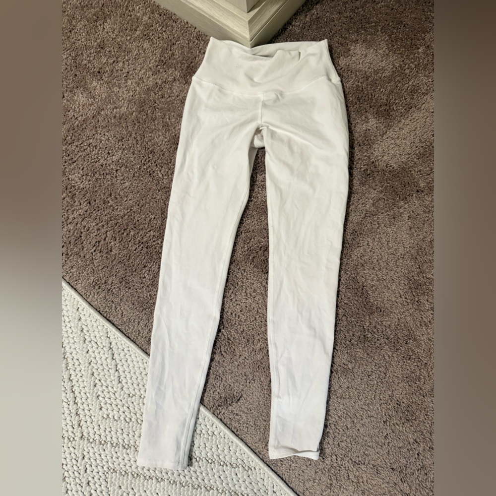 ALO Yoga Cream/ white Leggings